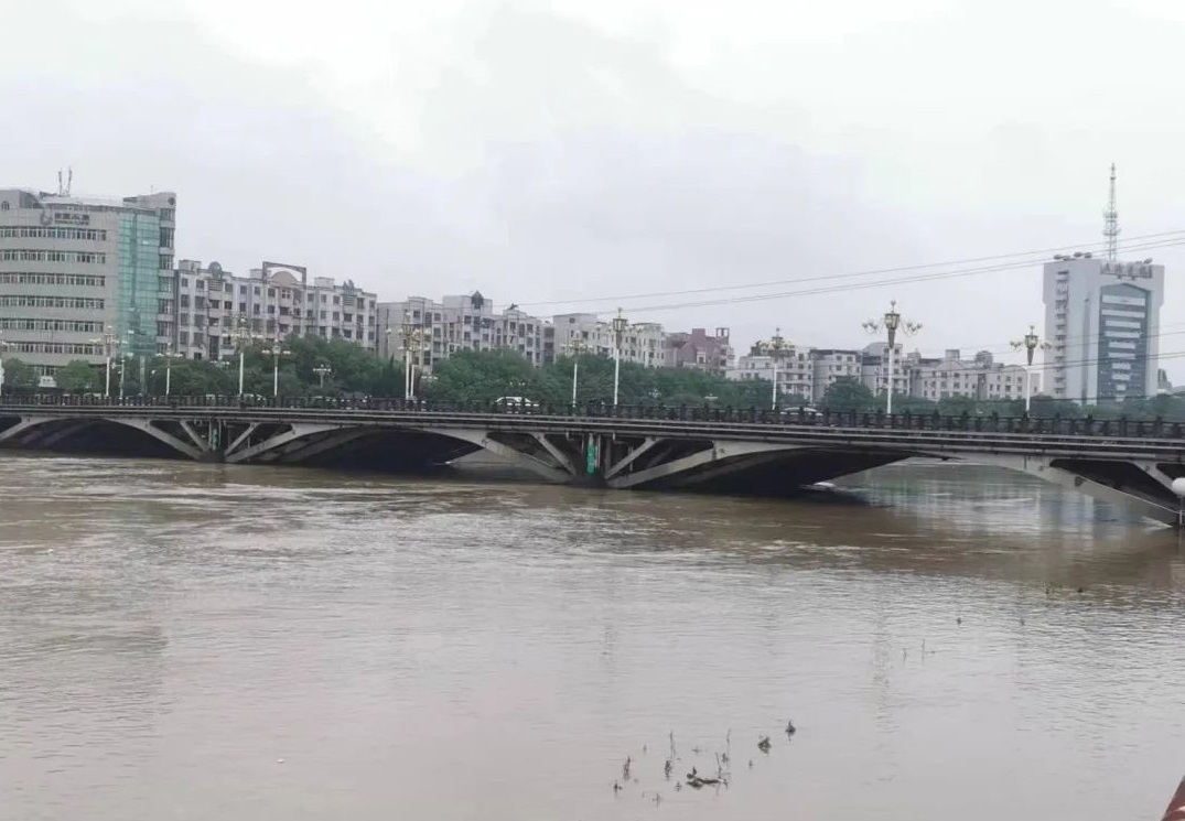 “汛”速出動(dòng),，逆雨而行